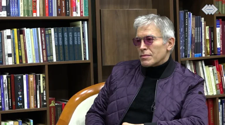 (ВИДЕО) „СЕ УМИРА САМО ЕДНАШ, А СЕ ЖИВЕЕ СЕКОЈ ДЕН - ЖИВЕАМ ОД ДЕНЕСКА ЗА УТРЕ“: Емотивен момент од последното интервју на Владо Јаневски