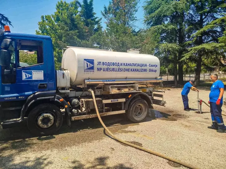 ГРАД СКОПЈЕ ИСПРАЌА ЦИСТЕРНИ СО ПИТКА ВОДА ВО ГОСТИВАР: Ѓорѓиевски повика и други општини да помогнат