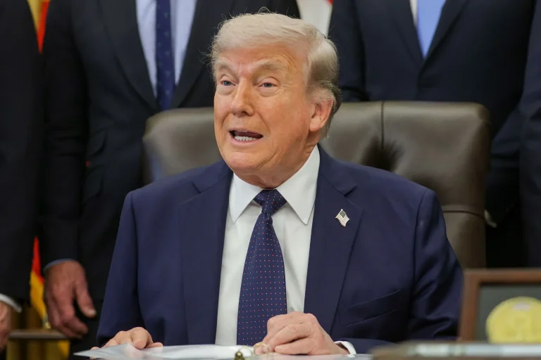 НОВА ЕСКАЛАЦИЈА НА ТРГОВСКАТА ВОЈНА: Трамп воведе царини од 50 отсто за стоки од Канада