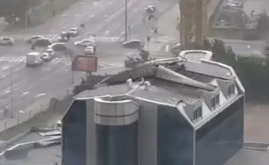 (ВИДЕО) ОТКОРНАТ ПОКТИВ - СИЛНИОТ ВЕТЕР НАПРАВИ ШТЕТА ВО АЕРОДРОМ