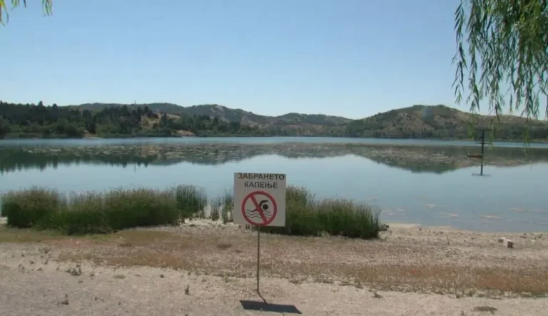 ОПАСНОСТ ВО ЕЗЕРОТО „МЛАДОСТ“: Водата не смее да се користи за капење