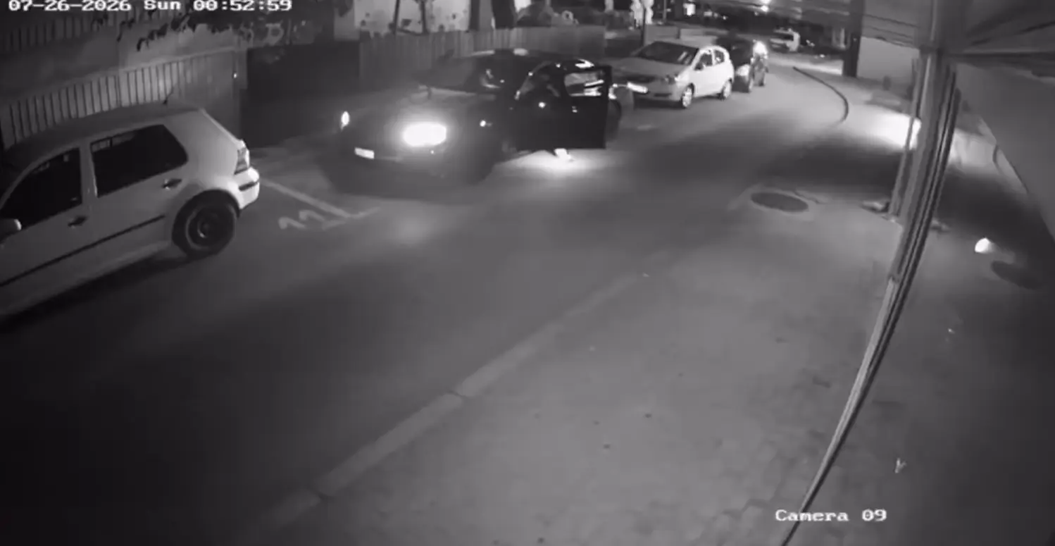 ВИДЕО – СО НАТПИСИ „УЧК“ ВАНДАЛИЗИРАН СРПСКИОТ КУЛТУРЕН ЦЕНТАР ВО КУМАНОВО: Стоилковиќ бара строги санкции