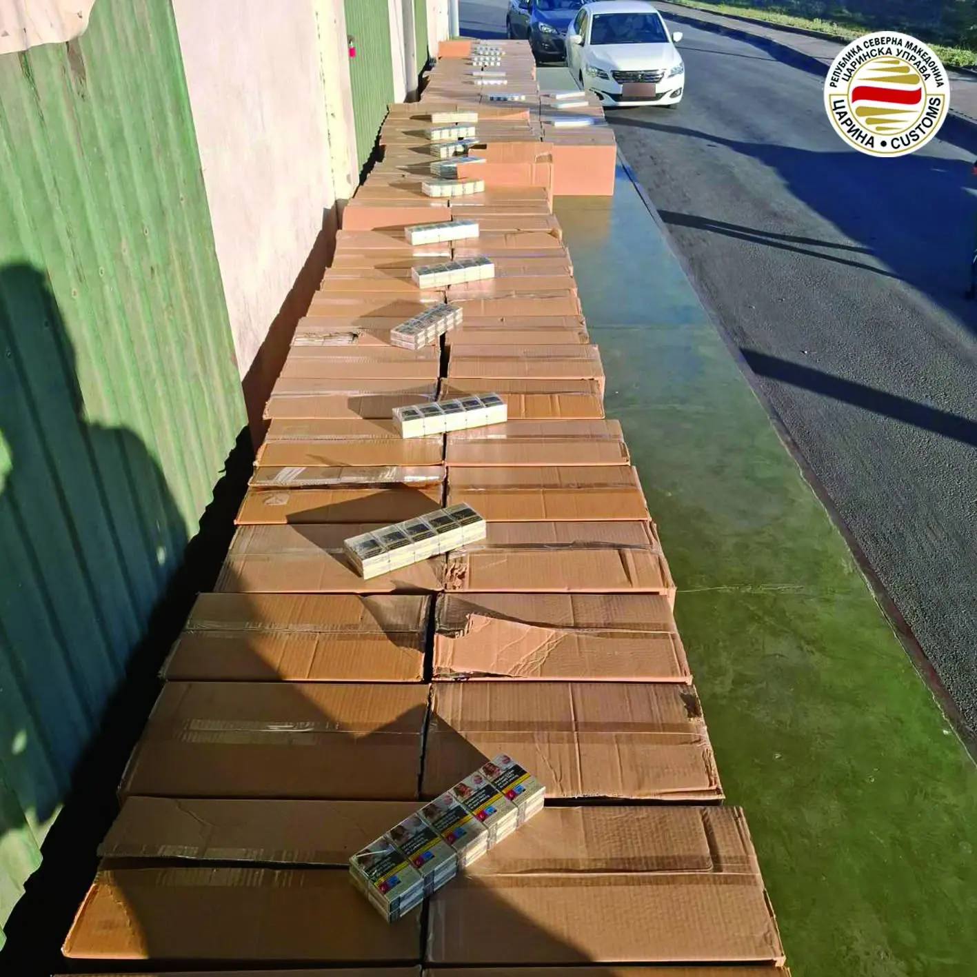 (ВИДЕО) ГОЛЕМА ЗАПЛЕНА НА „БОГОРОДИЦА“: Во камион откриени 5.000 штеки цигари вредни девет милиони денари