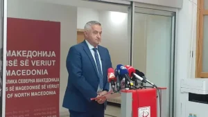 КЛЕКОВСКИ: Три последователни анализи мора да потврдат дека водата во Гостивар е безбедна