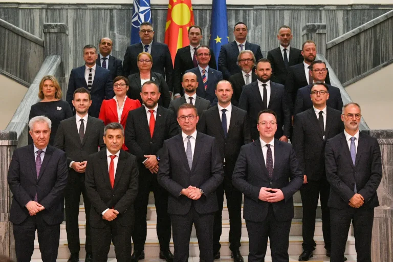 ПОЧНА РЕКОНСТРУКЦИЈАТА НА ВЛАДАТА: Собранието разреши осум министри и двајца заменик-министри