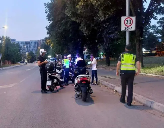 БЕЗ КАЦИГА НА МОТОР: Полицијата казни 35 мотоциклисти во Штип