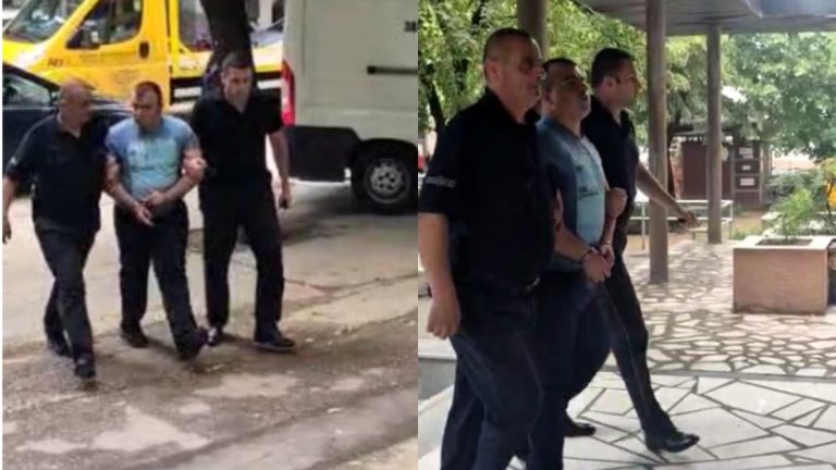 (ВИДЕО) СО ЛИСИЦИ ДОНЕСЕН ВО СУД: Започна судењето за обвинетиот за повеќе убиства во Старо Нагоричане