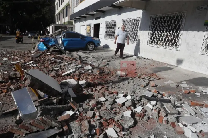 (ВИДЕО) КОЛУМБИЈА ЈА ПОТРЕСЕ ЗЕМЈОТРЕС ОД 7,4 СТЕПЕНИ: Има загинати и големи разурнувања