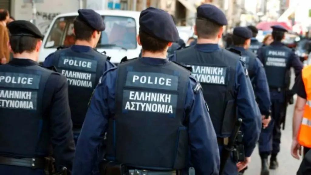 ХОРОР ВО АТИНА: Мртво бебе пронајдено замрзнато во куфер, обдукцијата открила најмалку 10 убоди