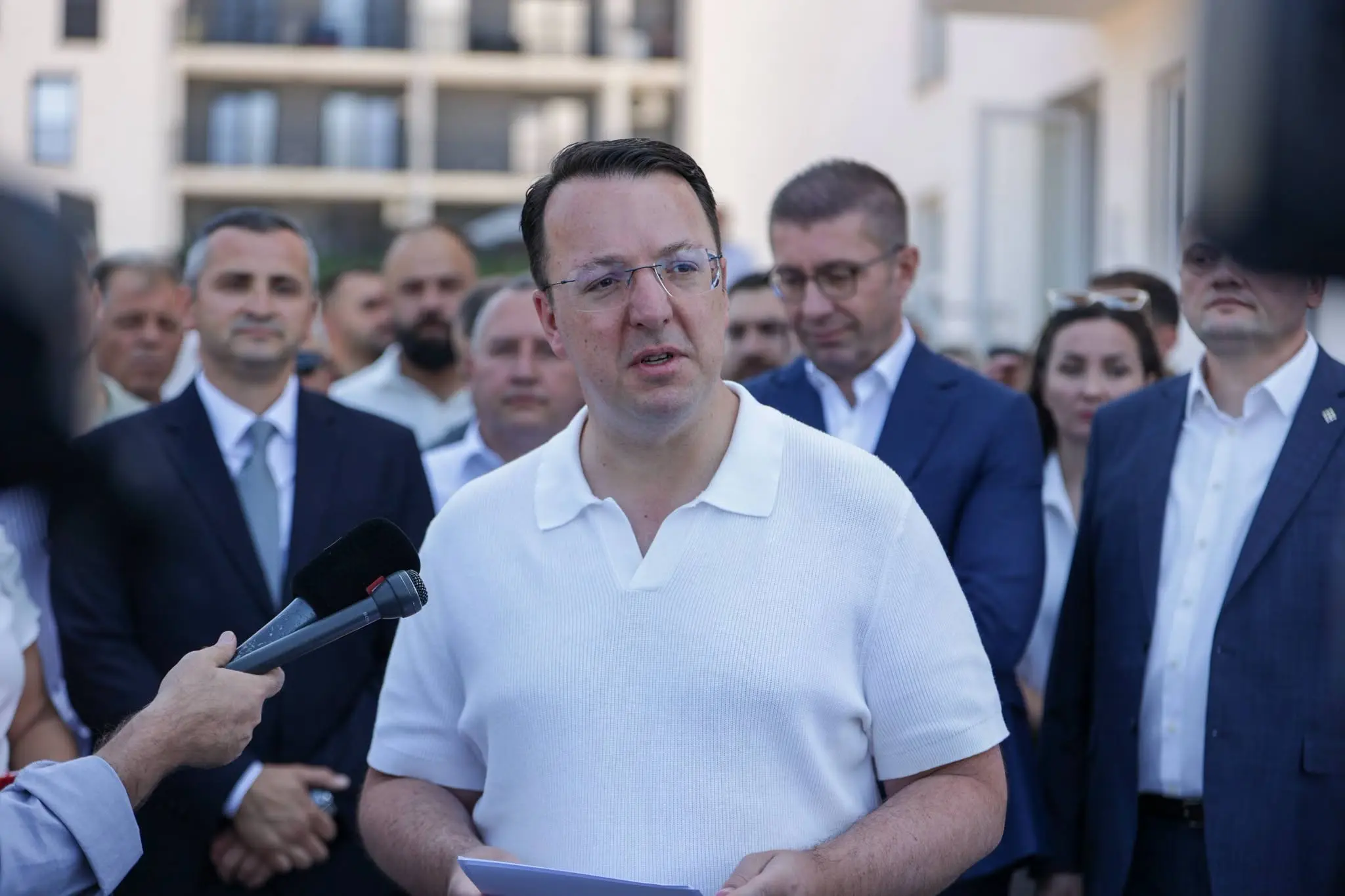 47 СЕМЕЈСТВА ВО ДЕБАР ДОБИЈА НОВ ДОМ: Николоски најави социјални згради и во други градови
