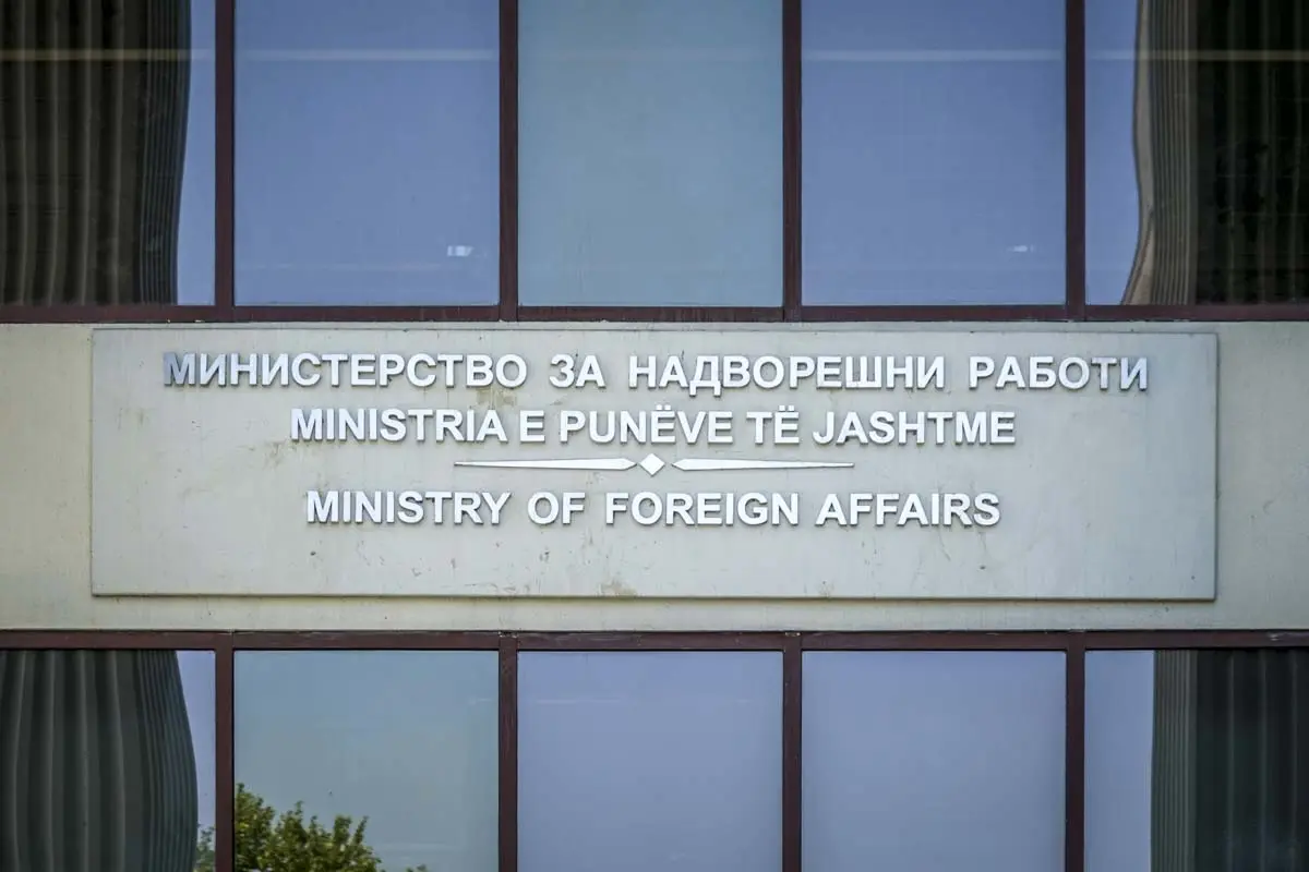 МНР ГИ ОТФРЛА ОБВИНУВАЊАТА НА СДСМ: „Нема тајни преговори ниту отстапки од националните интереси“