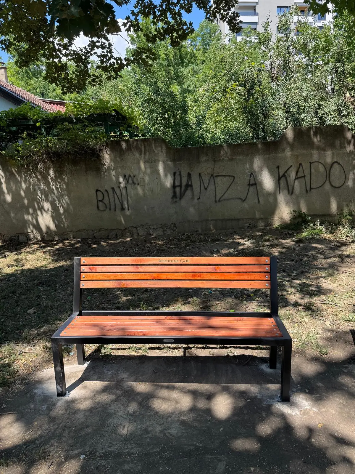 НОВИ КЛУПИ НА ПОВЕЌЕ ЛОКАЦИИ ВО ЧАИР: Општината продолжува со уредување на јавните простори