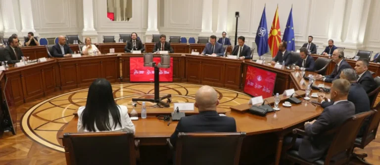 МИЦКОСКИ ЈА ОДБЕЛЕЖА 25-ГОДИШНИНАТА ОД ОХРИДСКИОТ ДОГОВОР: Владата одржа свечена седница