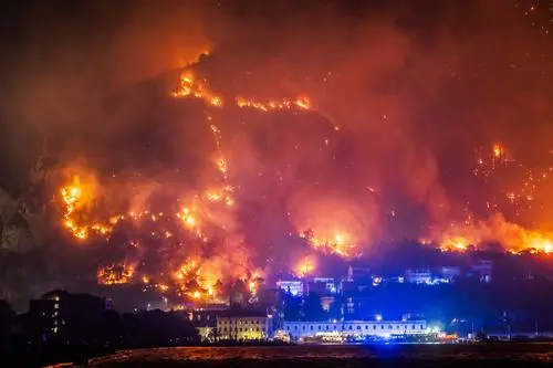 (ВИДЕО) ОГРОМНИОТ ПОЖАР КАЈ ОМИШ НЕ СЕ СМИРУВА: Сателитите открија дури 603 жаришта, огнот се шири кон населени места