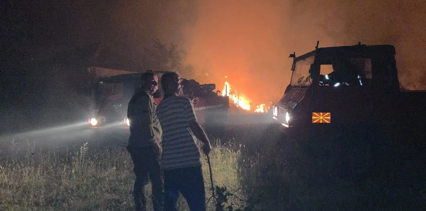 ЛОКАЛИЗИРАН ПОЖАРОТ ВО ЛОЗНАНИ: Пожарникарите со часови ги спасуваа куќите од огнената стихија