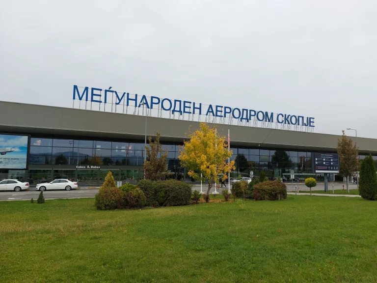 АЕРОДРОМИТЕ ВО СКОПЈЕ И ОХРИД СО ПОВЕЌЕ ПАТНИЦИ: Летната сезона носи зголемен воздушен сообраќај