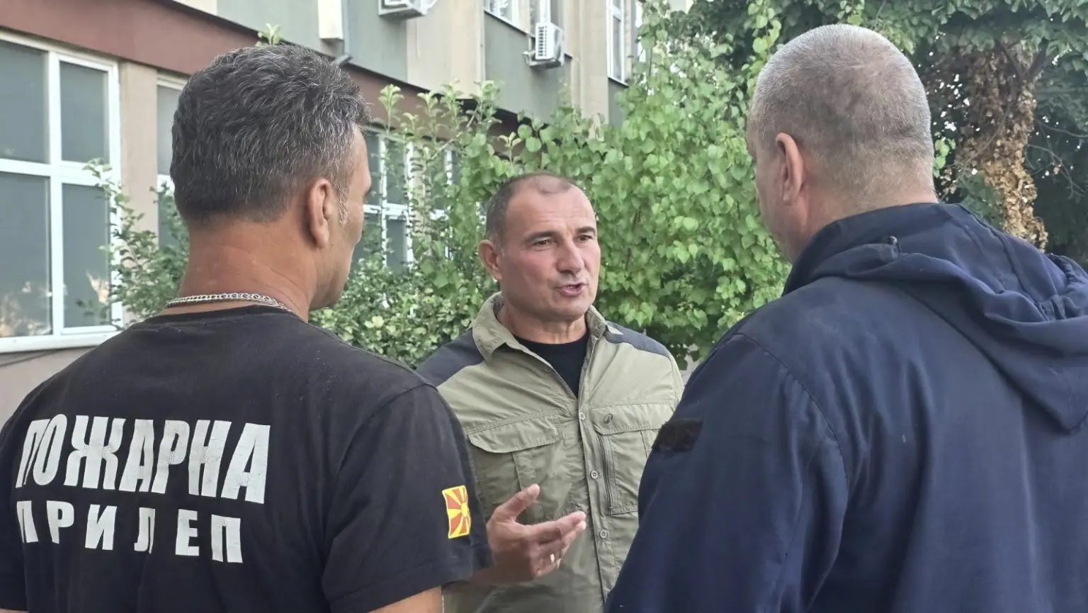 НАПАДНАТИ ДВАЈЦА ПОЖАРНИКАРИ ВО ПРИЛЕПСКО: Сопственикот на запалена штала ги буткал додека гаснеле