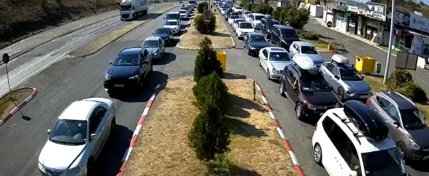 ГУЖВА НА БОГОРОДИЦА: Sе чека околу еден час за излез од Македонија