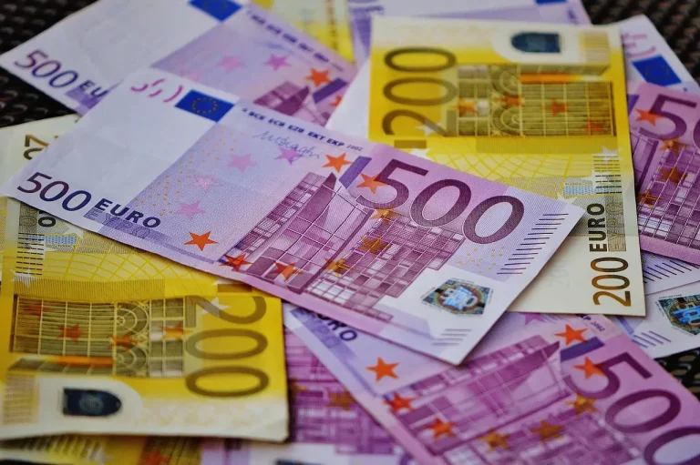 СРБИЈА ЈА ЗГОЛЕМУВА МИНИМАЛНАТА ПЛАТА: од 1 јануари ќе изнесува 600 евра
