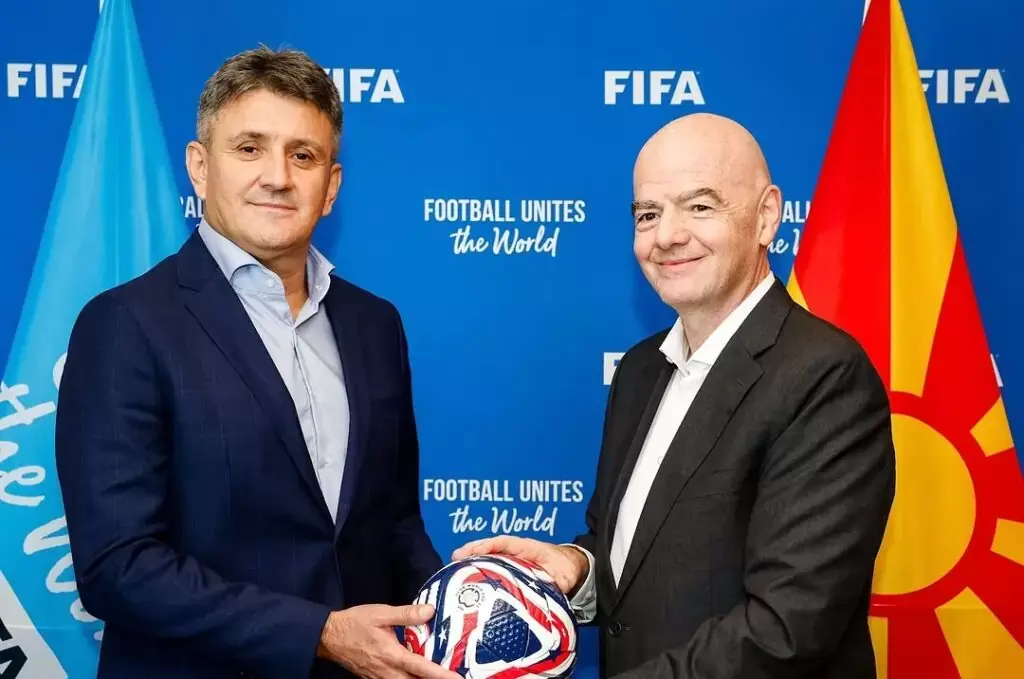 ФФМ МУ СВРТЕ ГРБ НА ИНФАНТИНО: повлечена поддршката за претседателот на ФИФА