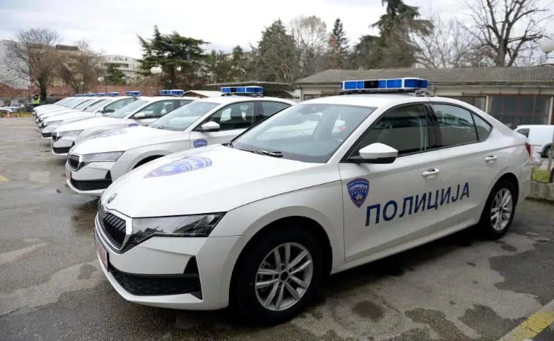 ТЕПАЧКА ВО БАТИНЦИ: девет лица приведени од полицијата, оштетено и службено возило
