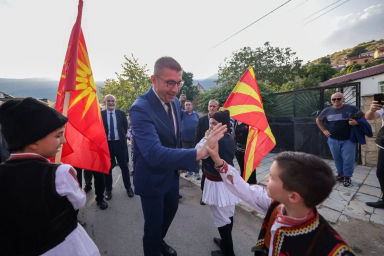 Владата не ги заборава македонците од Мала Преспа: границите не можат да ги избришат јазикот, културата и чувството на припадност вели Мицкоски