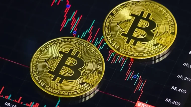 БИТКОИНОТ СИЛНО СКОКНА ДО 79.500 ДОЛАРИ: Криптовалутата го забележа највисокото ниво во последните месеци