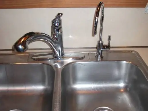 БЕЗ ВОДА УТРЕ ДЕЛОВИ ОД ЦЕНТАР И КАРПОШ: Прекини во водоснабдувањето поради дефекти