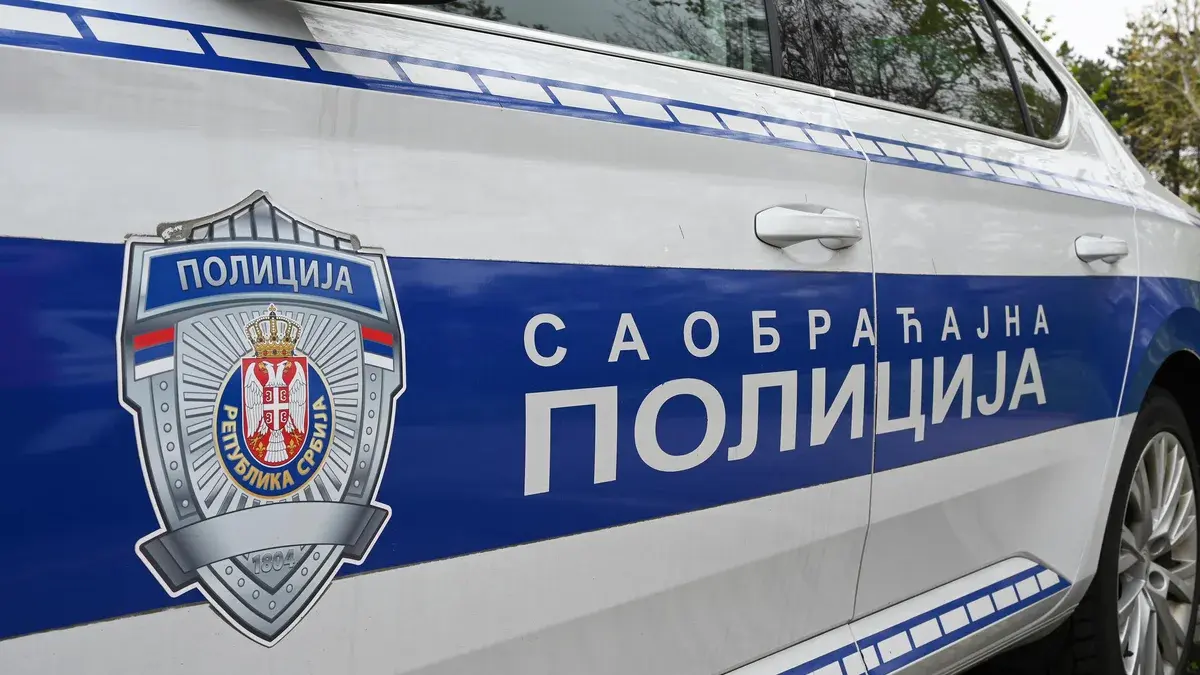 СРПСКИТЕ ПОЛИЦАЈЦИ ТРГНАА СО КАЗНИ ВО ОХРИД: За што најчесто ги санкционираат туристите