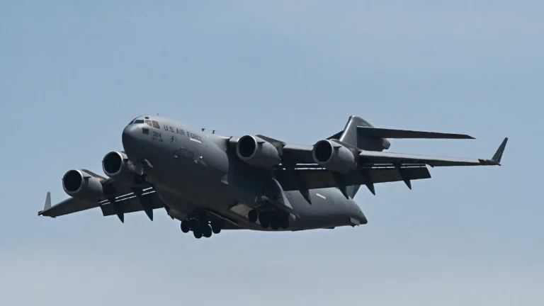 Американски воен „Глоубмастер“ слета во Москва, Кремљ вели дека нема информаци