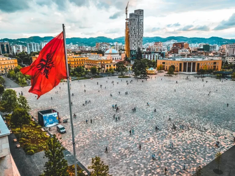 Албанија бележи туристички бум: Над 7 милиони странци ја посетиле земјата за седум месеци