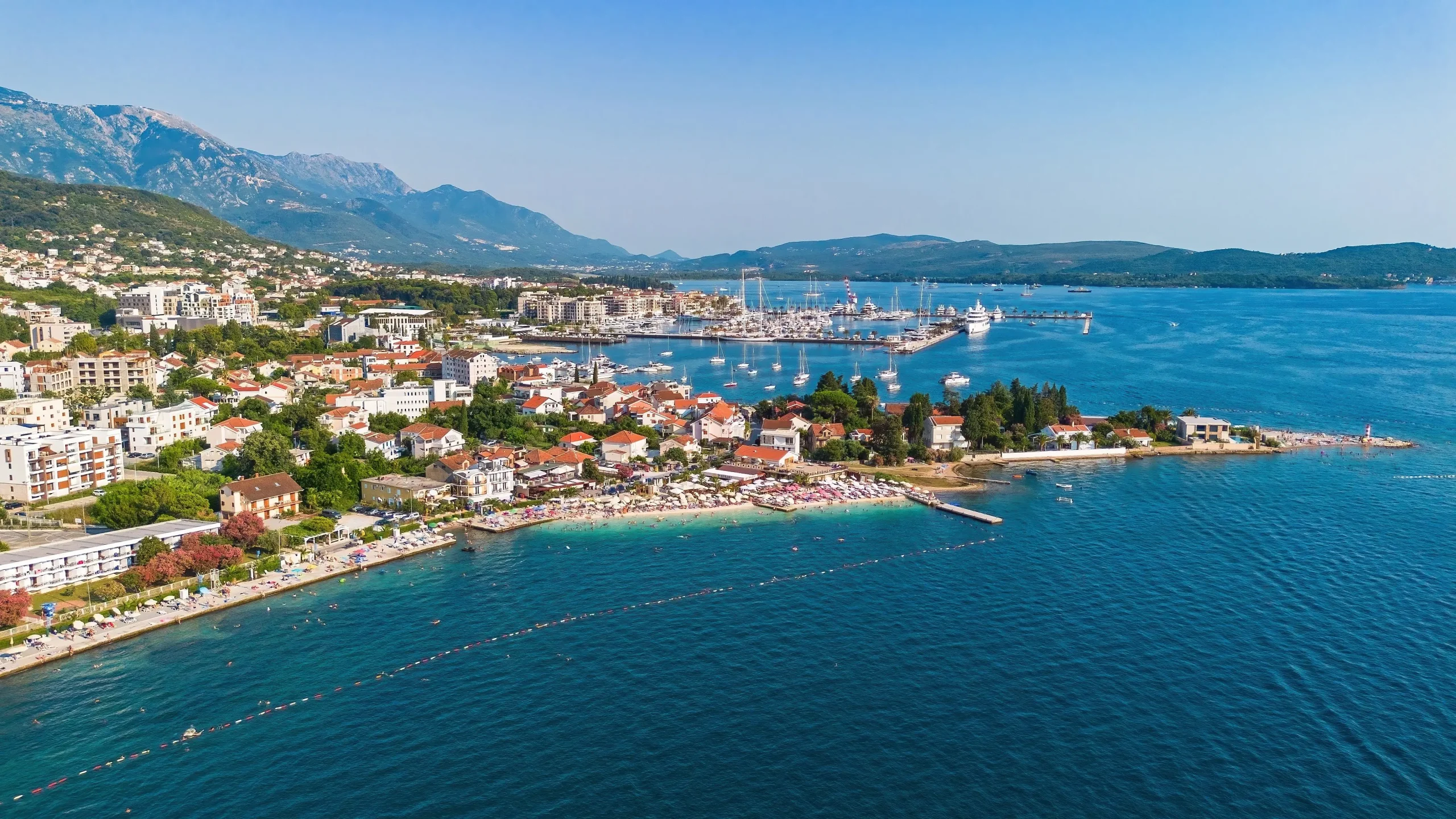 Аларм во Тиват: Бактерии пронајдени во морето, капењето забрането