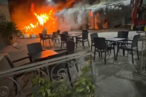 (ВИДЕО) ГОЛЕМ ПОЖАР ВО СКОПЈЕ: Изгореа неколку дуќани и кафулиња во Шуто Оризари