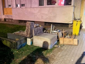 (ФОТО) САБОТНА ВЕЧЕР ВО СКОПЈЕ: Фатен на лице место како фрла шут и кабаст отпад, следува санкција
