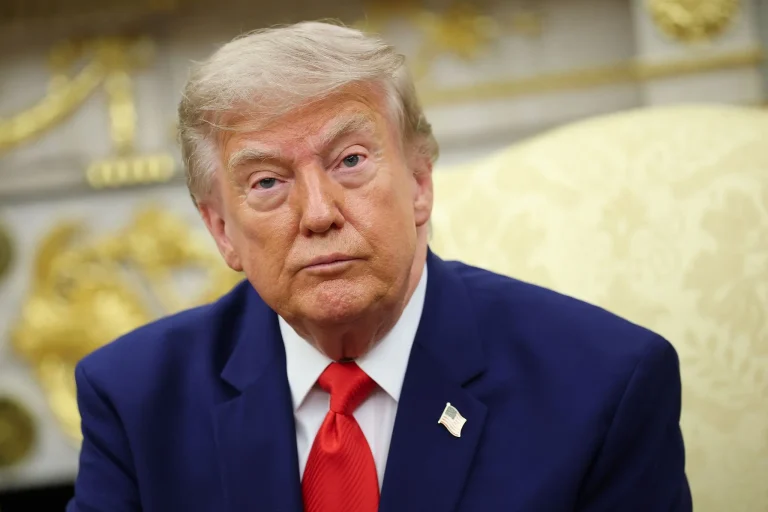 ТРАМП САКА ПОБРЗ РАЗВОЈ НА ВИ: „Вашингтон пост“ открива како семејството заработува од бумот