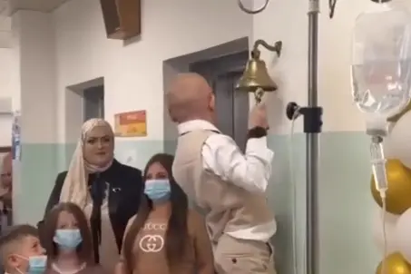 (ВИДЕО) ПОБЕДНИЧКОТО ЅВОНЧЕ ПОВТОРНО ЅВОНИ: Бајрам ја победи тешката битка