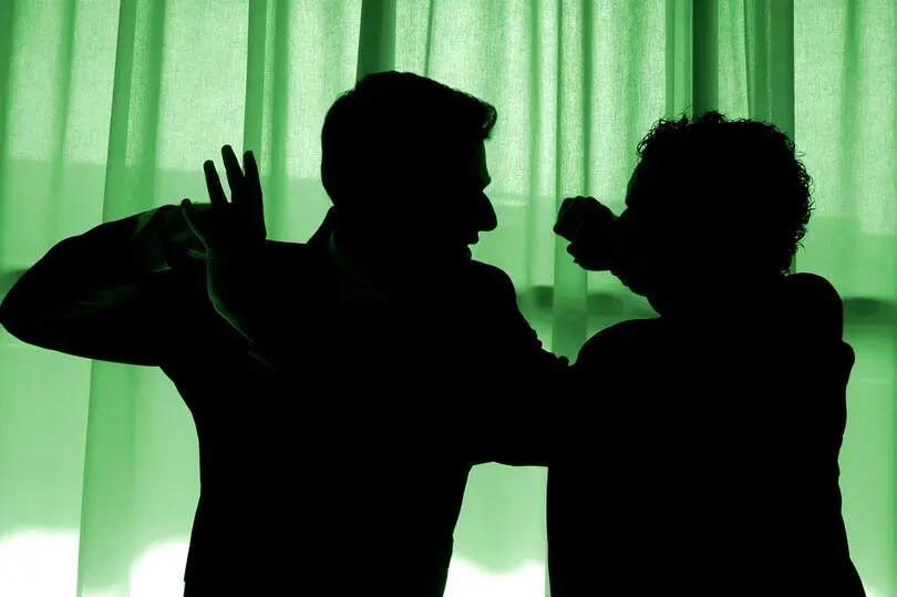 ДРАМА ВО ПЕХЧЕВО: Сопруга ја нападнала жената со која седел нејзиниот маж, па и тој ја натепал својата жена