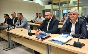 БАЈРАМИ СЕ ИЗЈАСНИ ЗА НЕВИН: Со Груби се поздравија во судницата