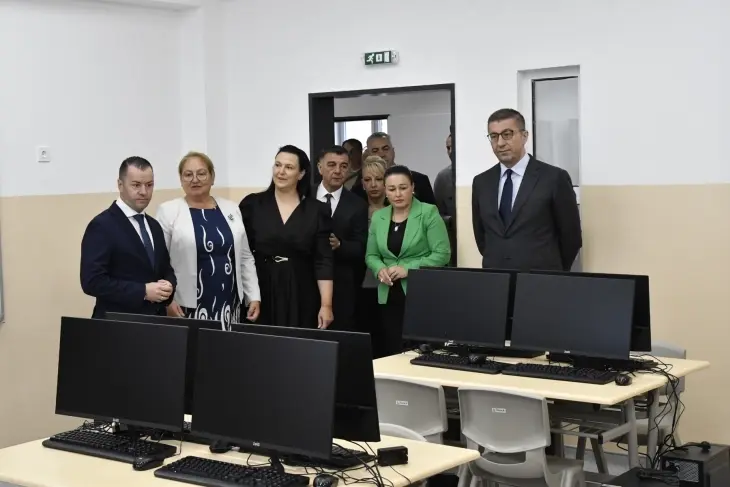 ПО 50 ГОДИНИ, УЧЕНИЦИТЕ ВО ЧЕНТО ДОБИЈА СРЕДЕНО УЧИЛИШТЕ: „Крсте Петков Мисирков“ пуштено во употреба