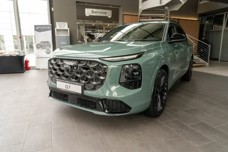 (ВИДЕО) ЛУКСУЗ И МОЌ НА ЧЕТИРИ ТРКАЛА: Новиот Audi Q7 пристигна во Македонија