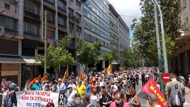 ШТРАЈКОВИ И ПРОТЕСТИ НИЗ ГРЦИЈА: Ученици, студенти и наставници бараат повисоки плати и подобри услови во образованието
