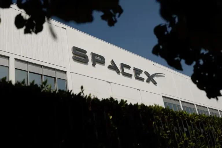 SPACEX СТАНУВА ЧЕТВРТИ МОБИЛЕН ОПЕРАТОР ВО САД: Маск влегува во директна конкуренција со телеком-гигантите