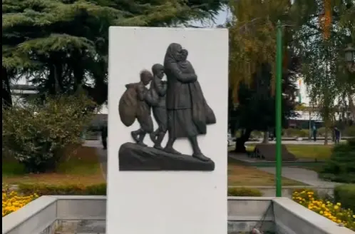 (ВИДЕО) ОБНОВЕНО СПОМЕН-ОБЕЛЕЖЈЕТО: Се реконструира паркот „Жена-борец“ во Скопје