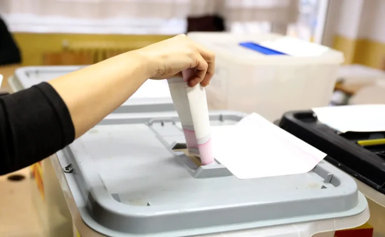 БОЛНИТЕ И ИЗНЕМОШТЕНИТЕ ДЕНЕС ГЛАСААТ ВО БРВЕНИЦА: Утре се избира градоначалник