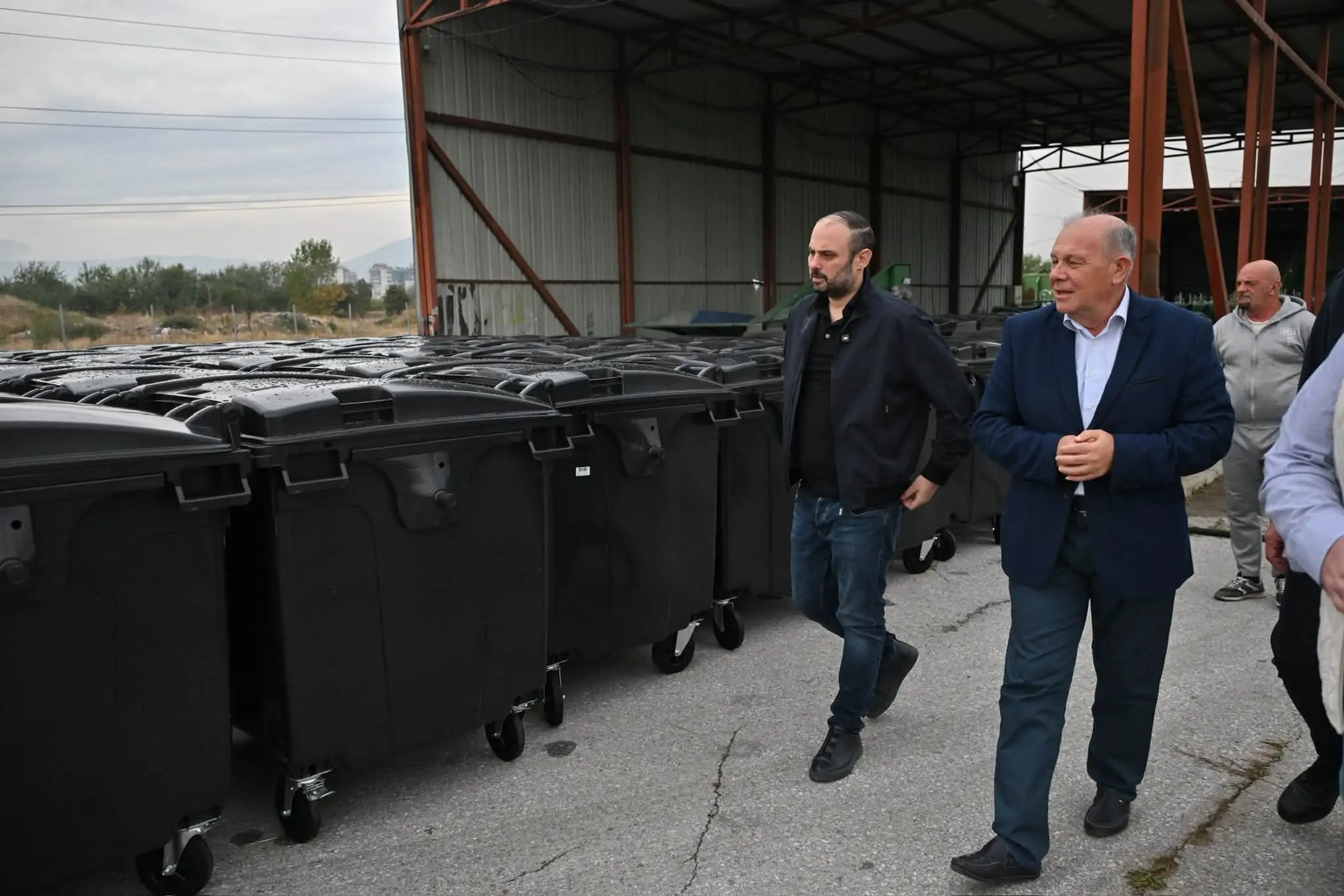 3.300 НОВИ КОНТЕЈНЕРИ ЗА СКОПЈЕ: започна најголемата набавка во историјата на градот, 60 од нив ќе бидат за стакло