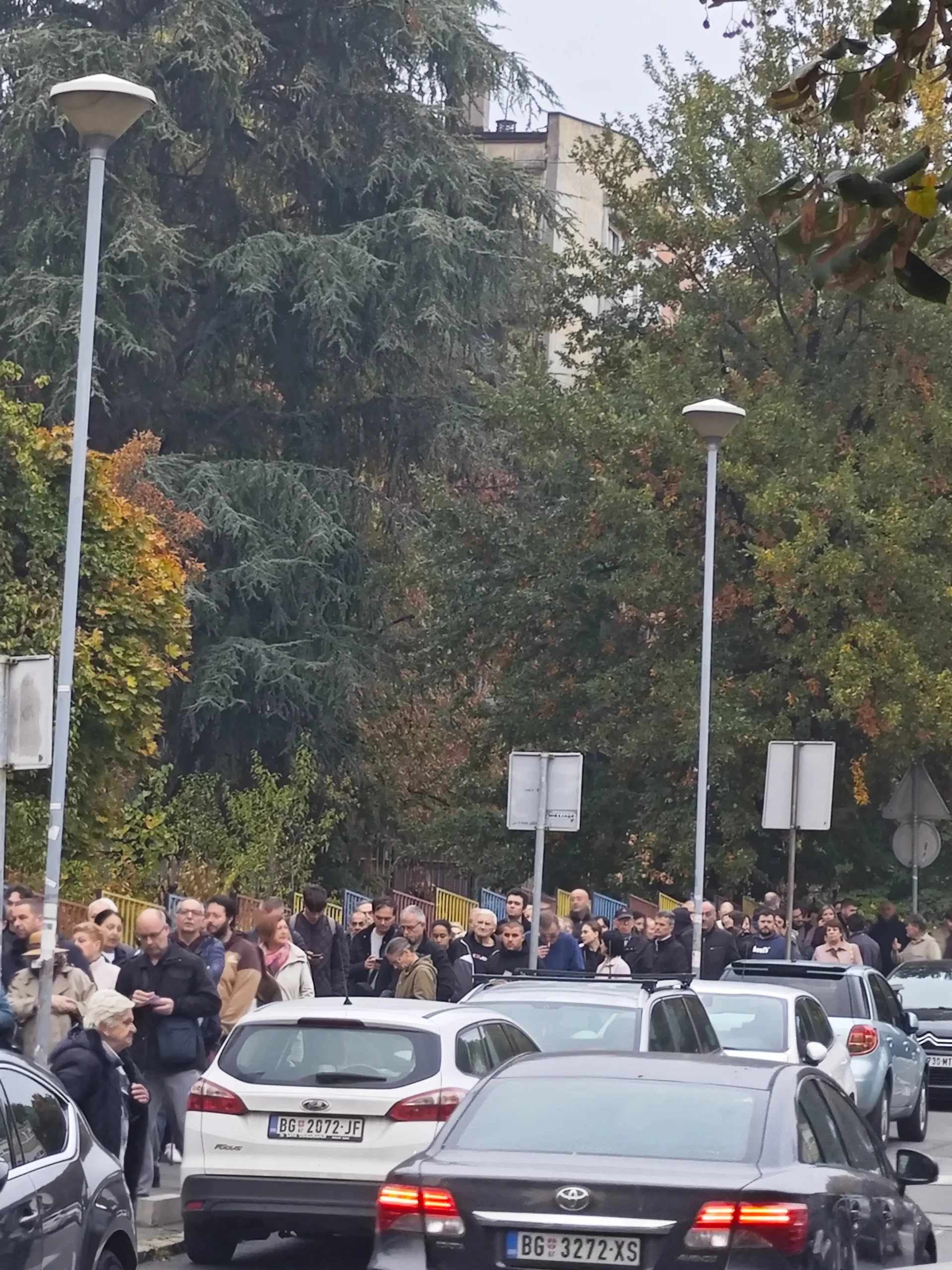 (ВИДЕО) СРБИЈА ГЛАСА: До 9 часот излезноста достигна 12 отсто, двојно повеќе од 2023 година