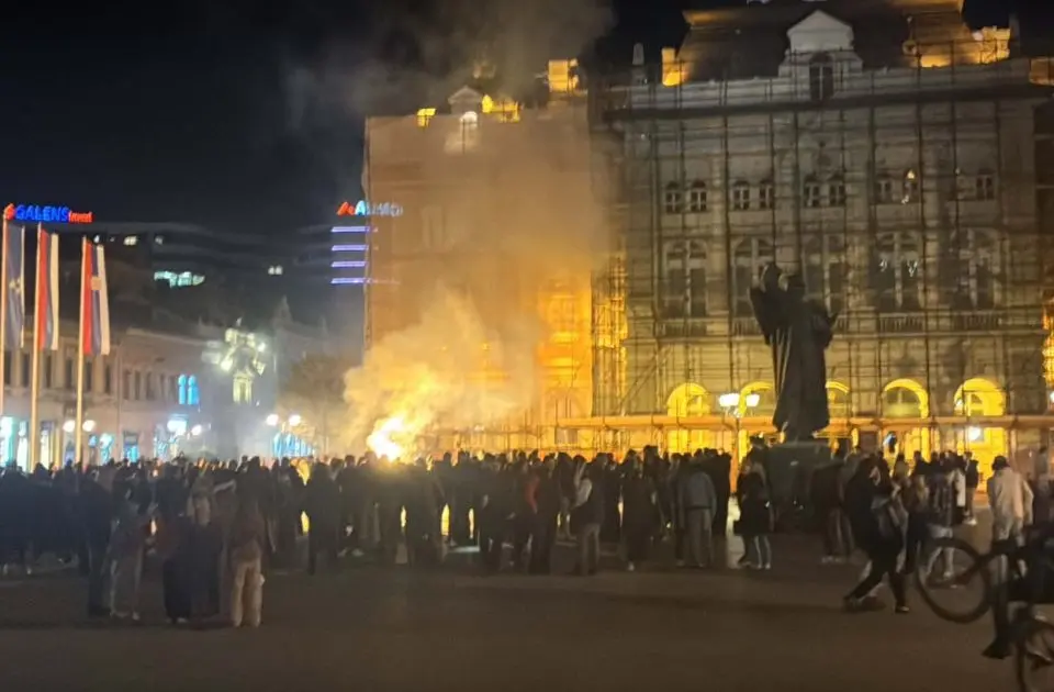 (ВИДЕО) СЛАВЈЕ НИЗ ЦЕЛА СРБИЈА: Студентите ја слават изборната победа по улиците