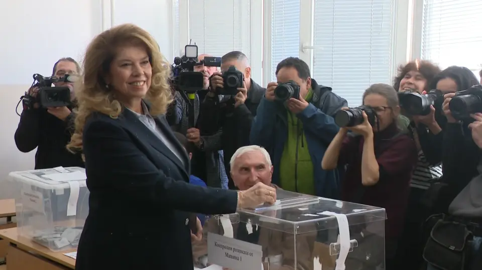 БУГАРИЈА МОЖЕ ДА ДОБИЕ ПРВА ЖЕНА ПРЕТСЕДАТЕЛ: Јотова во водство, одлуката паѓа на 1 ноември