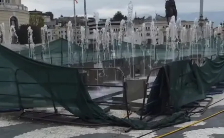 (ВИДЕО) ФОНТАНАТА НА ПЛОШТАД МАКЕДОНИЈА НАСКОРО ПОВТОРНО ВО ФУНКЦИЈА: Во тек се проби и се утврдуваат дефектите