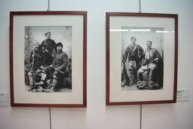 „ВМРО НИЗ ФОТОГРАФИИ“ - 60 историски фотографии, дел од нив досега необјавени